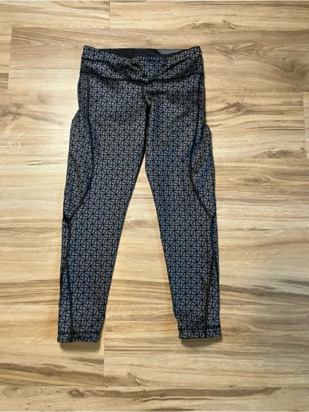 Vineyard Vines Reversible Camo Performance Yoga Leggings - Picture 4 of 8